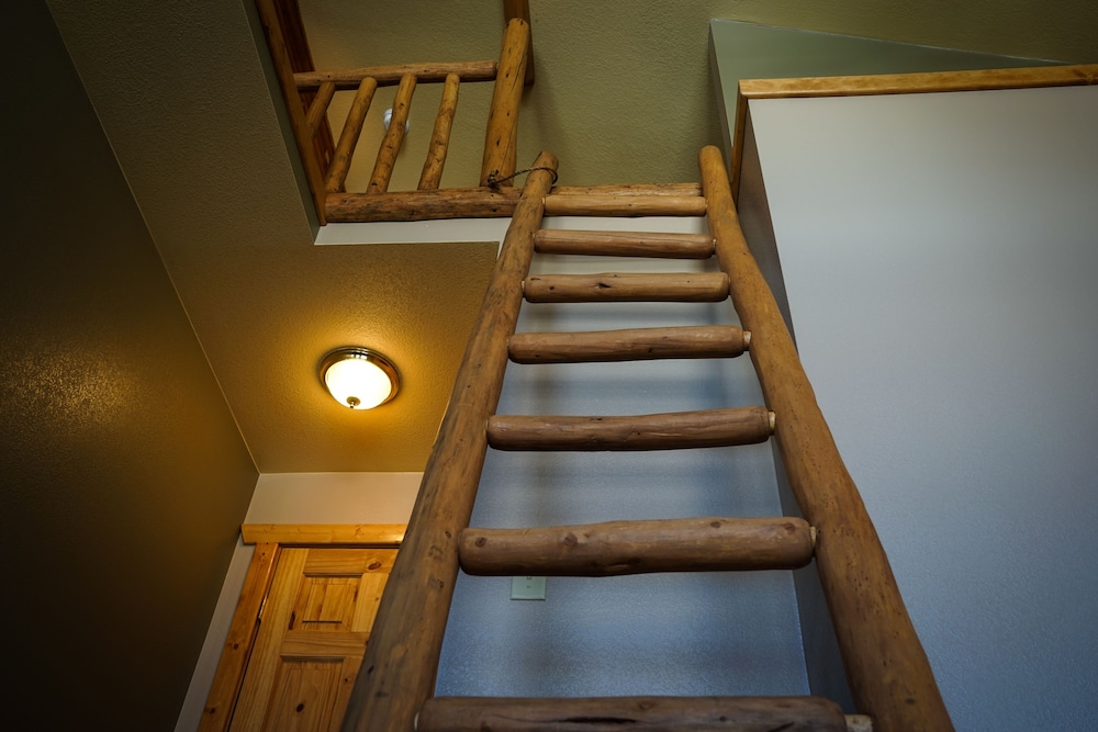 2. Mt. Columbia Room photo 2