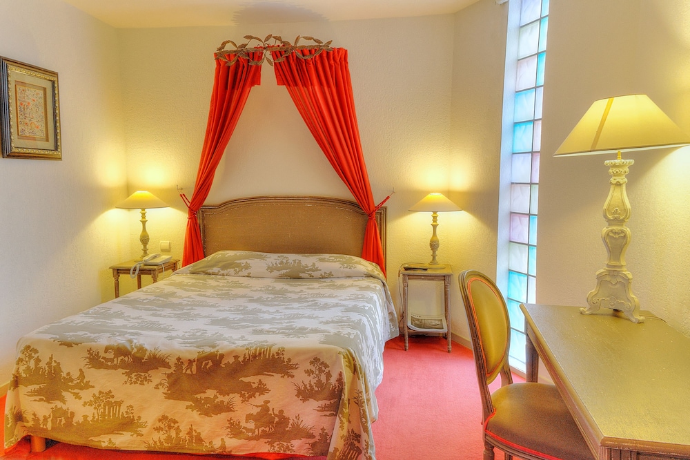 Junior Suite, Multiple Beds, Non Smoking, Pool View - Photo 6