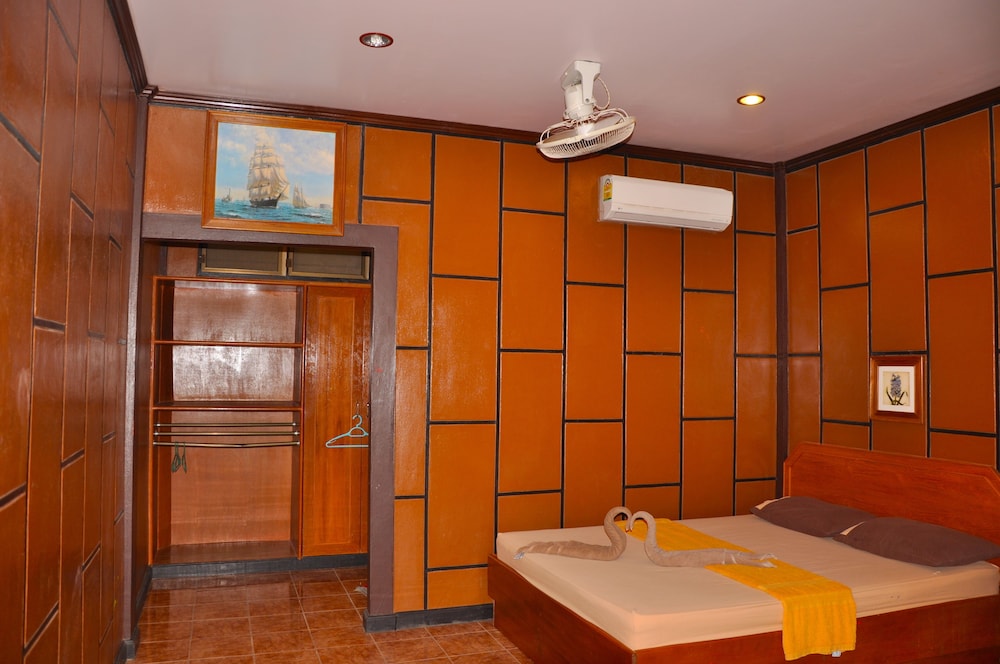 Standard Room A/C photo 3