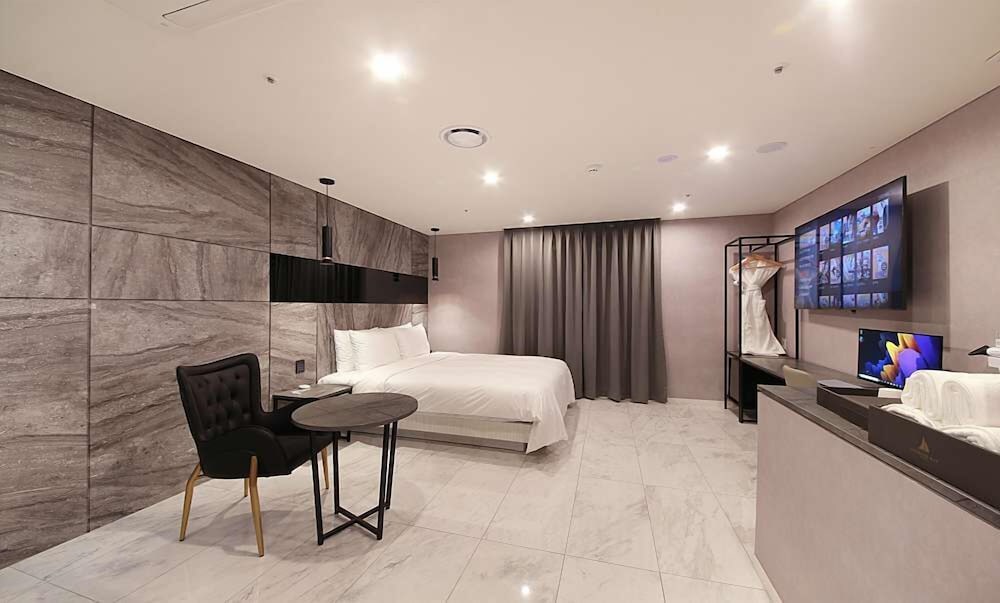 Deluxe, 1 King Bed