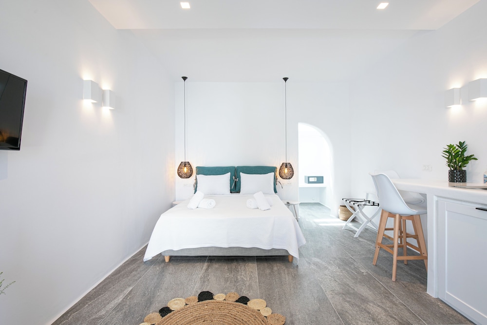 Deluxe Suite, Balcony, Garden View