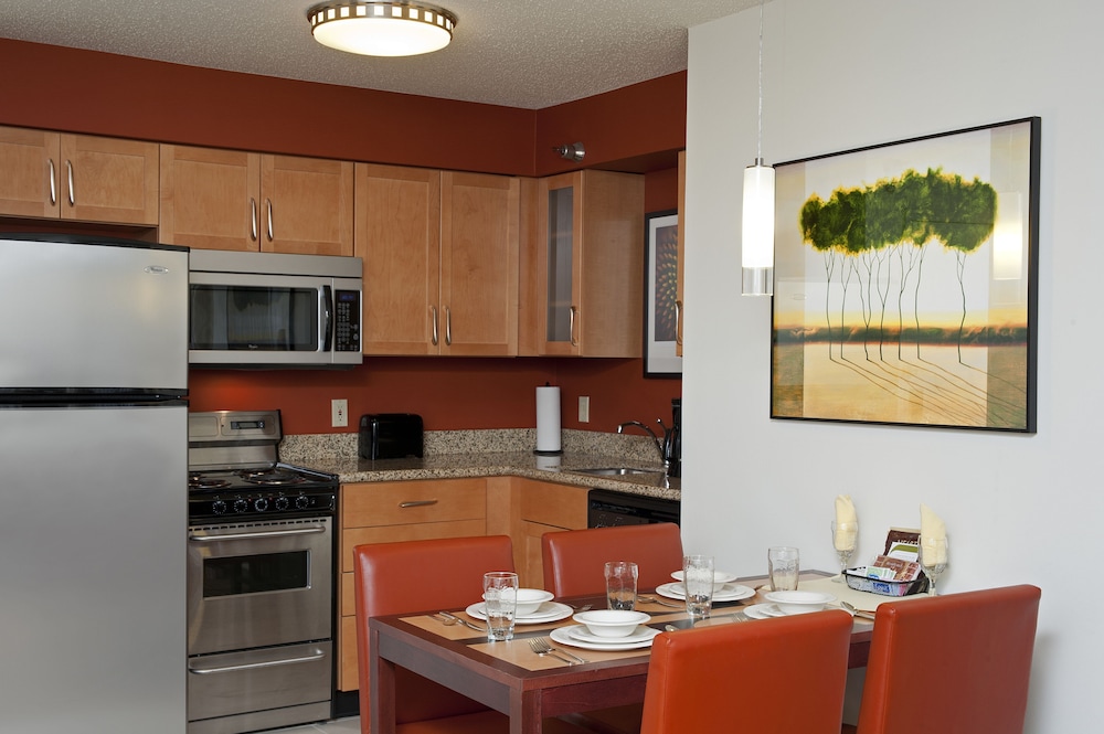 Suite, 1 Bedroom (Mobility/Hearing Accessible, Tub) - Photo 3