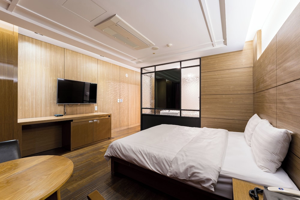 [KTO Giveaway] Standard Double Room photo 3
