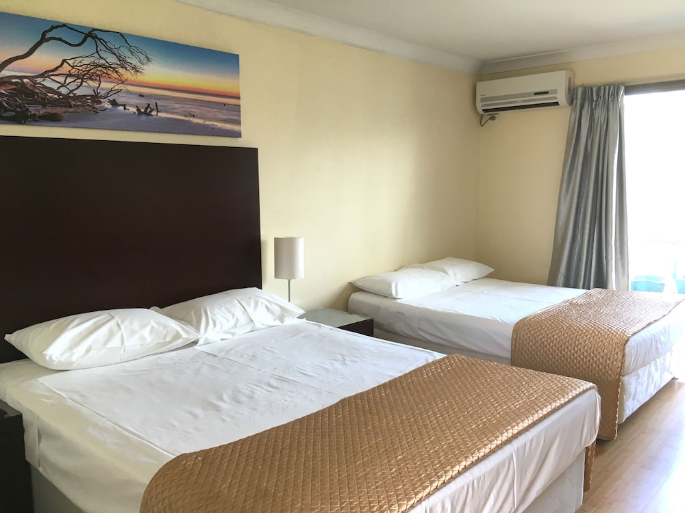 Double Room with Two Double Beds photo 2