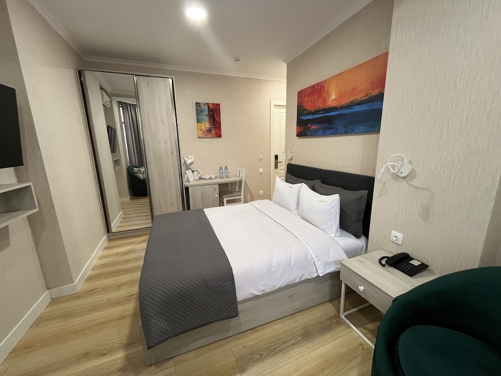Standard Double Room, 1 Queen Bed