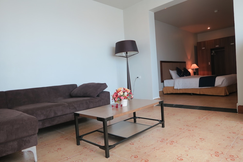 Ocean Premier Room Executive Suite photo 3