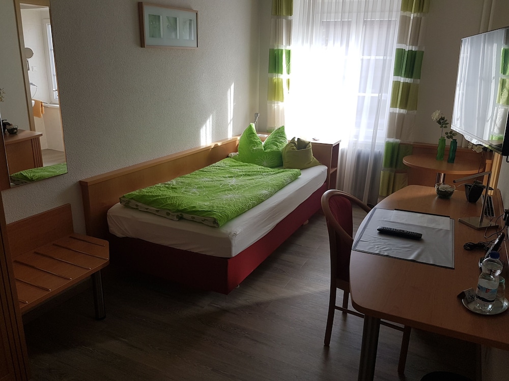 Economy Single Room, Private Bathroom (OG 2 OG 1) photo 1