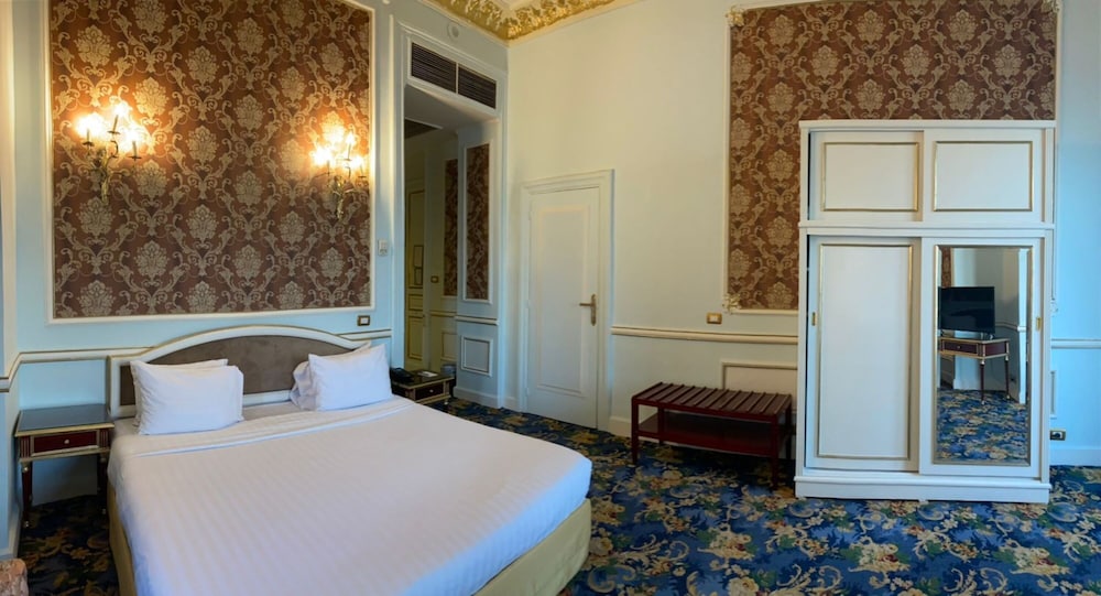 Golden Paradise Suite Direct Sea View photo 3