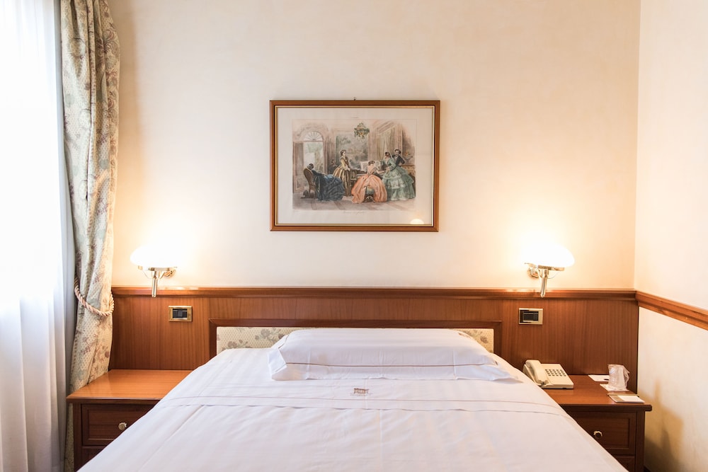 City Room photo 2