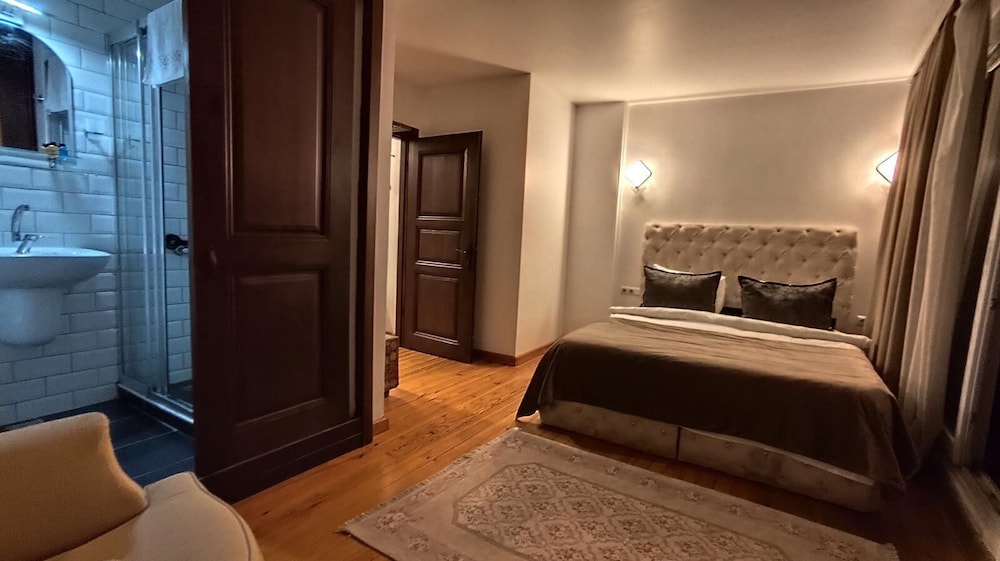Deluxe Room with Sea View photo 3