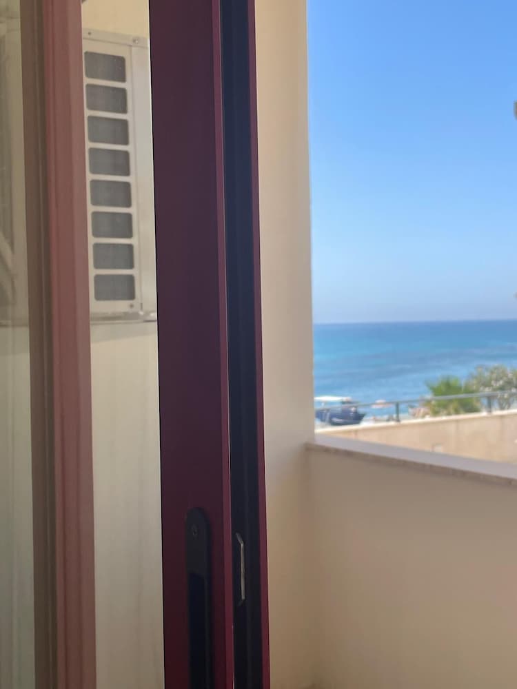 Classic Room, Balcony, Partial Sea View photo 3