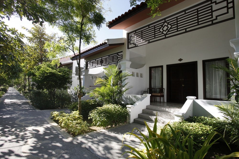 Deluxe Bungalow Sino King Room - Photo 8