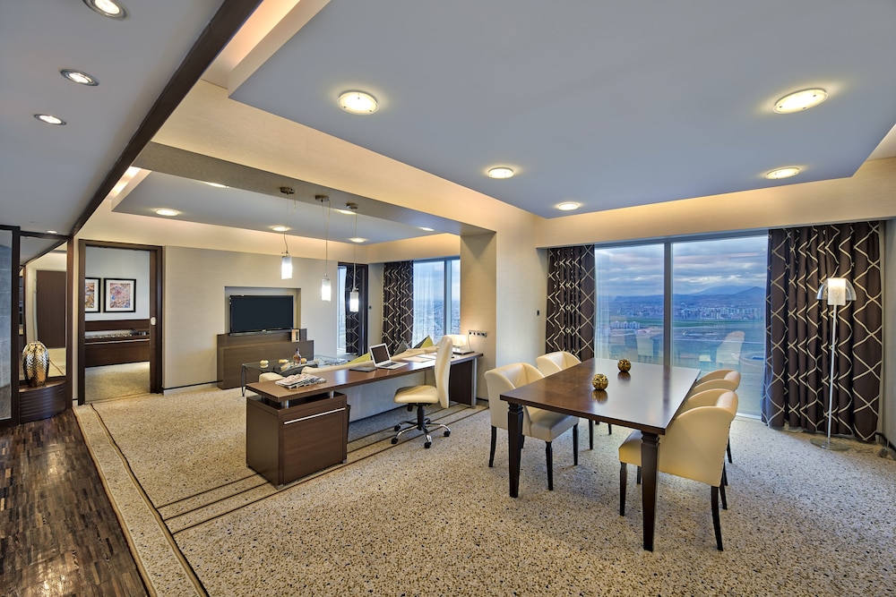 Royal Room photo 3