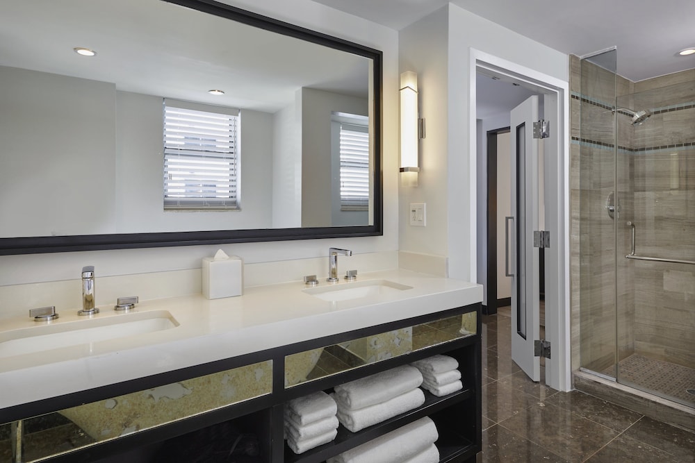 Studio Suite, City View (Skyline View) - Photo 3