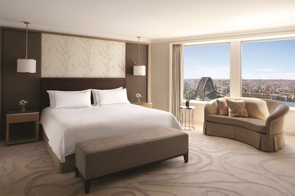 Royal Suite, Club Lounge Access, Harbor View (High Floor)