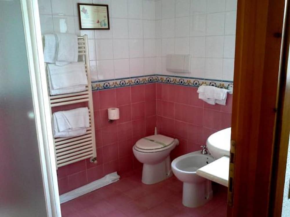 Standard Double or Twin Room - Photo 2