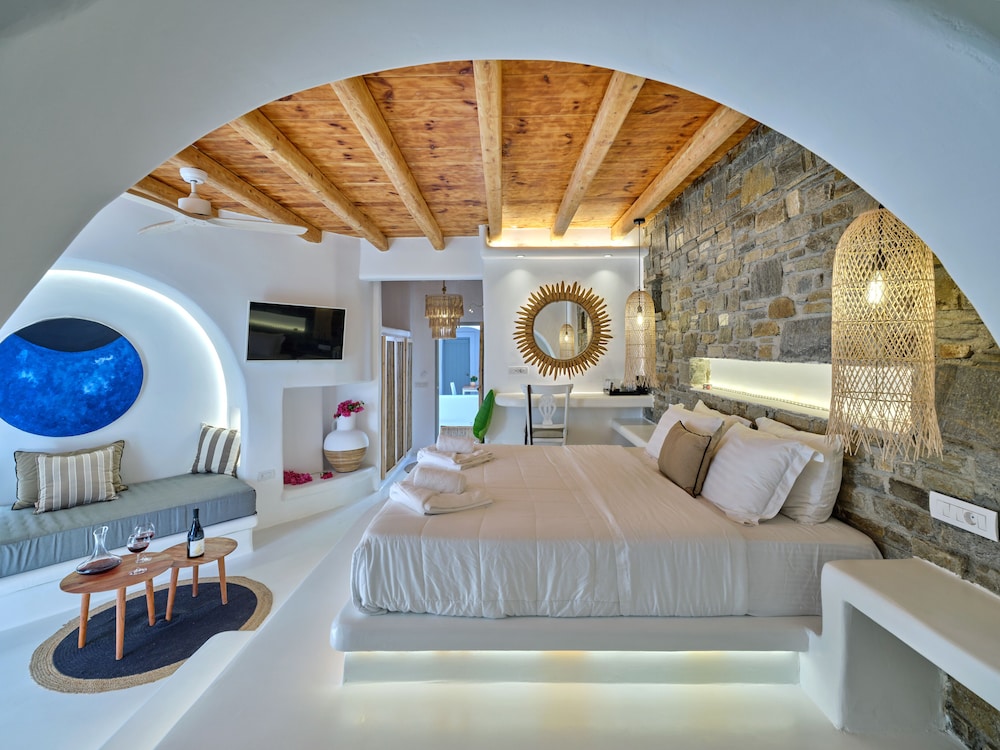 Luxury Suite with Private Pool