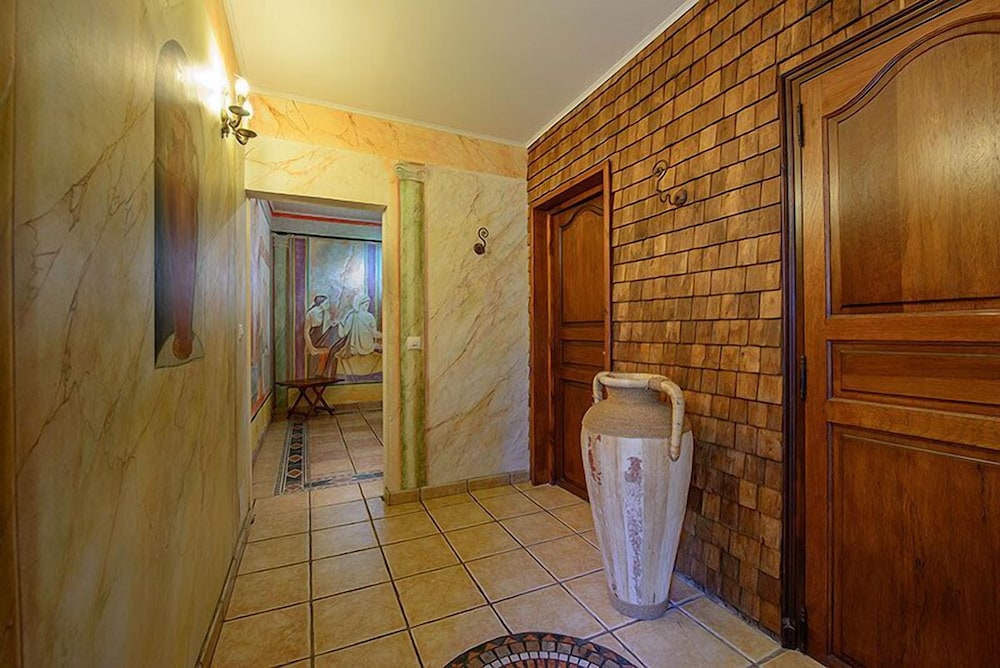 Deluxe Suite photo 1
