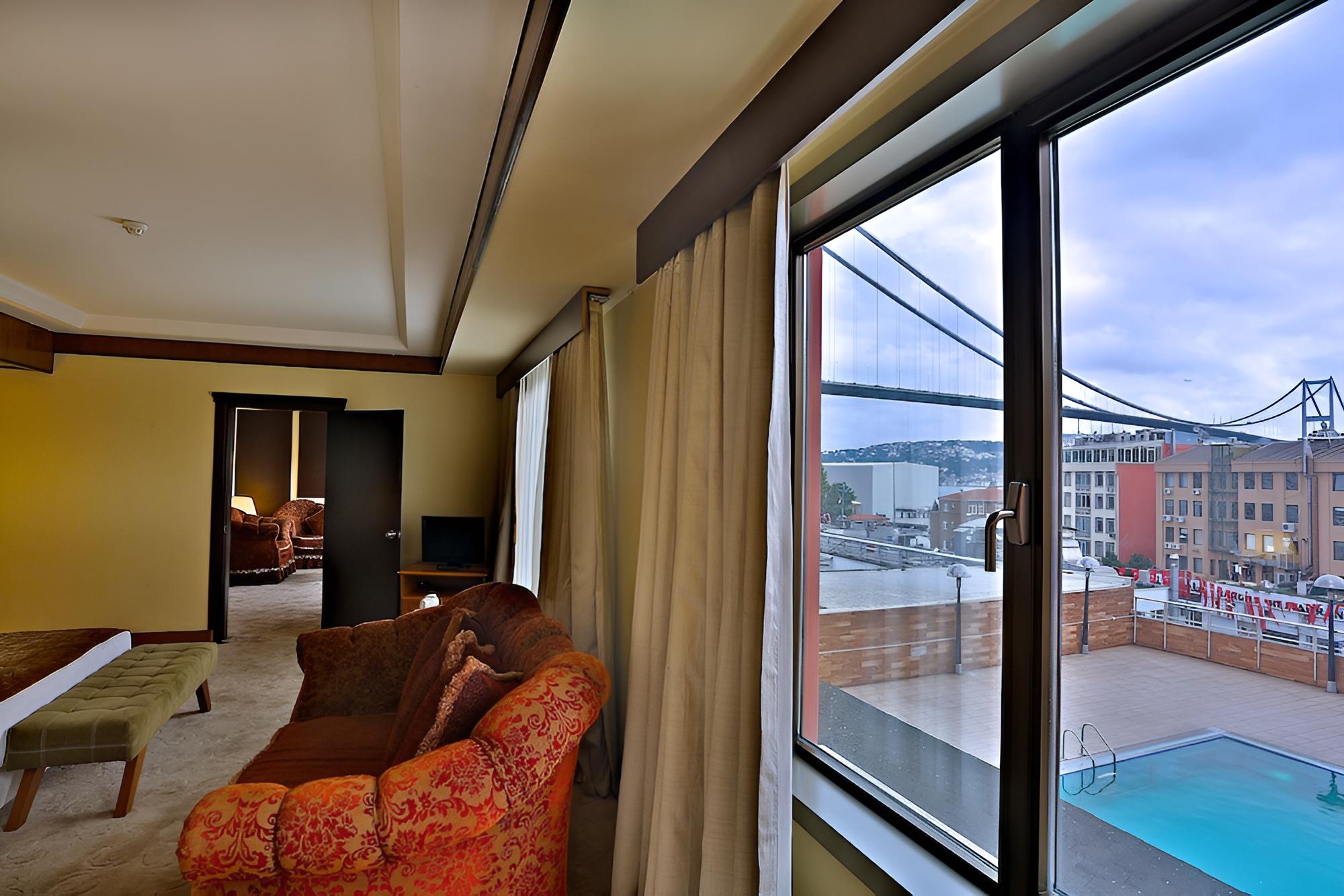 Honeymoon Suite photo 2