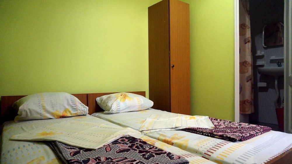Standard Double Room, 1 King Bed, Courtyard View photo 2