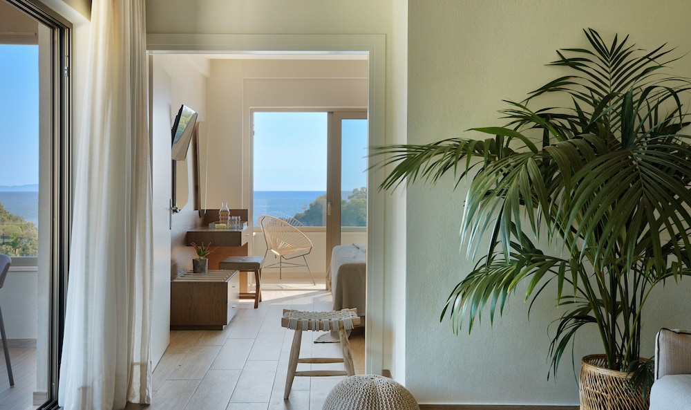 Deluxe Suite, Sea View photo 2