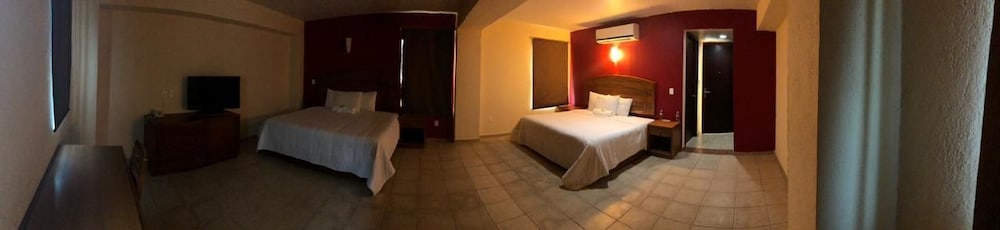 Suite, 1 King Bed, Non Smoking photo 3