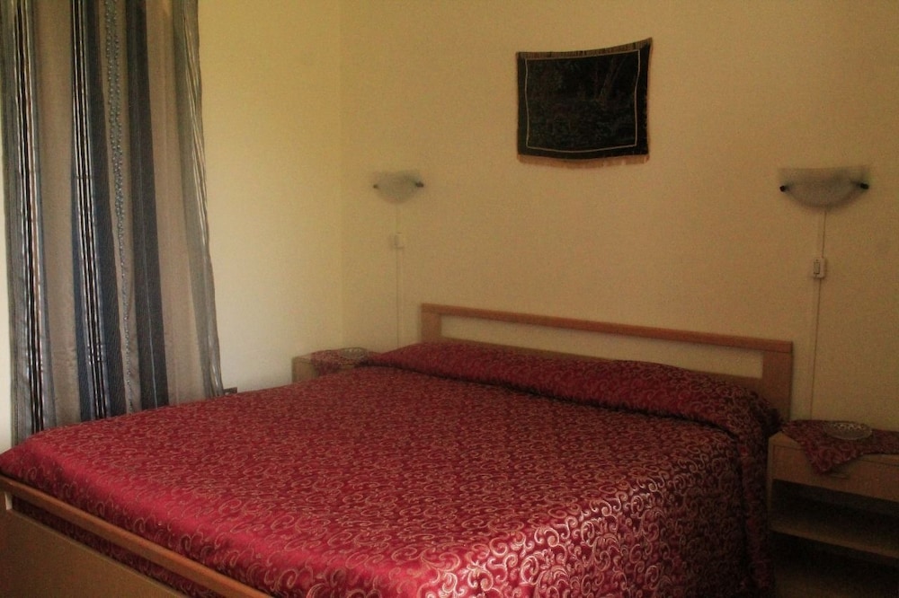Economy Double Room, 1 Queen Bed