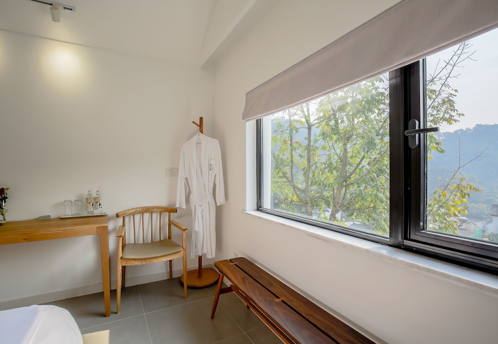 Basic Twin Room with Mountain View photo 2