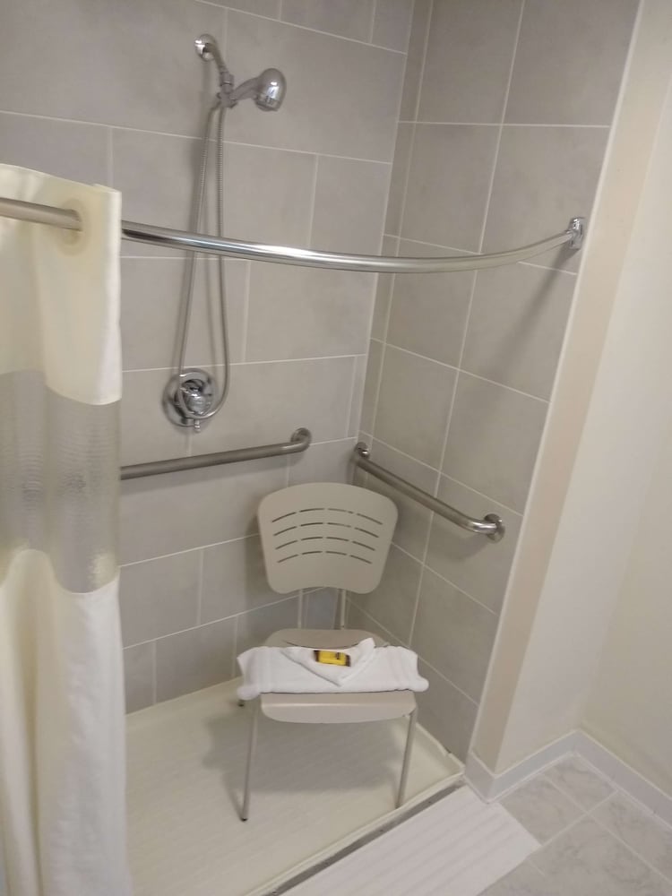 Standard Room, 1 King Bed, Accessible, Non Smoking - Photo 4