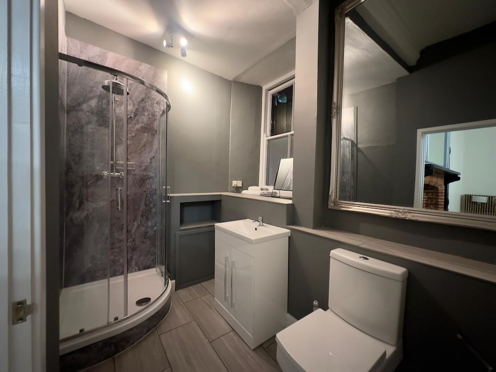 Double Room, Ensuite - Photo 3