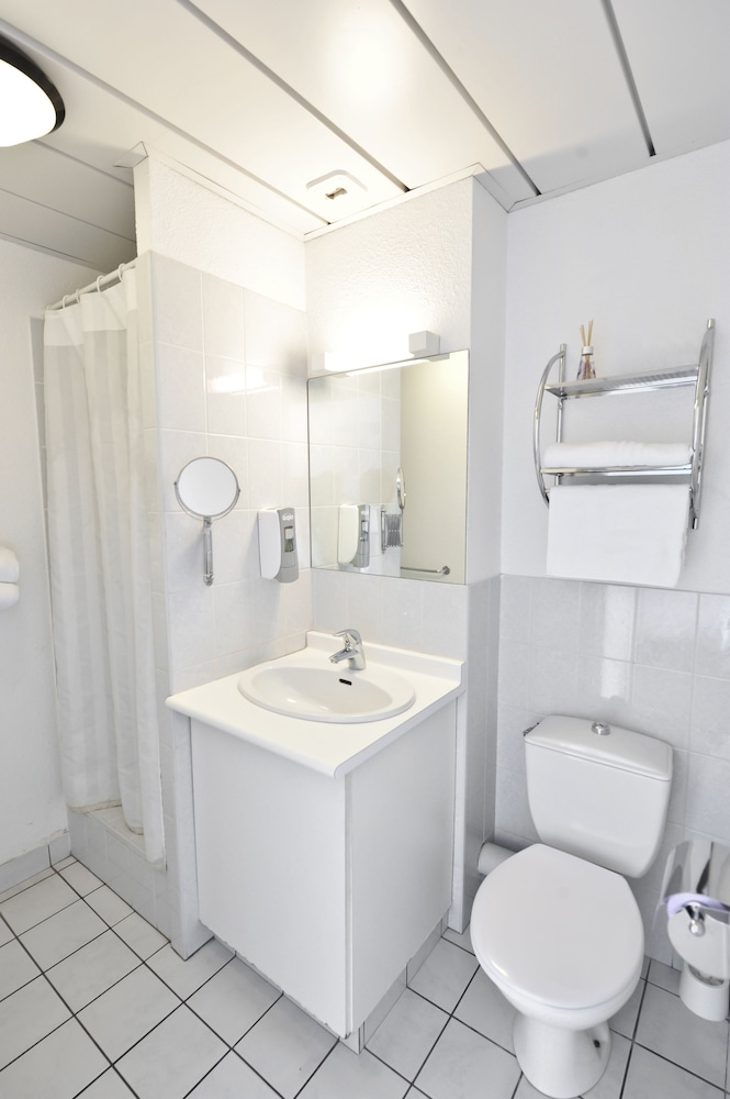 Twin Room - Photo 3