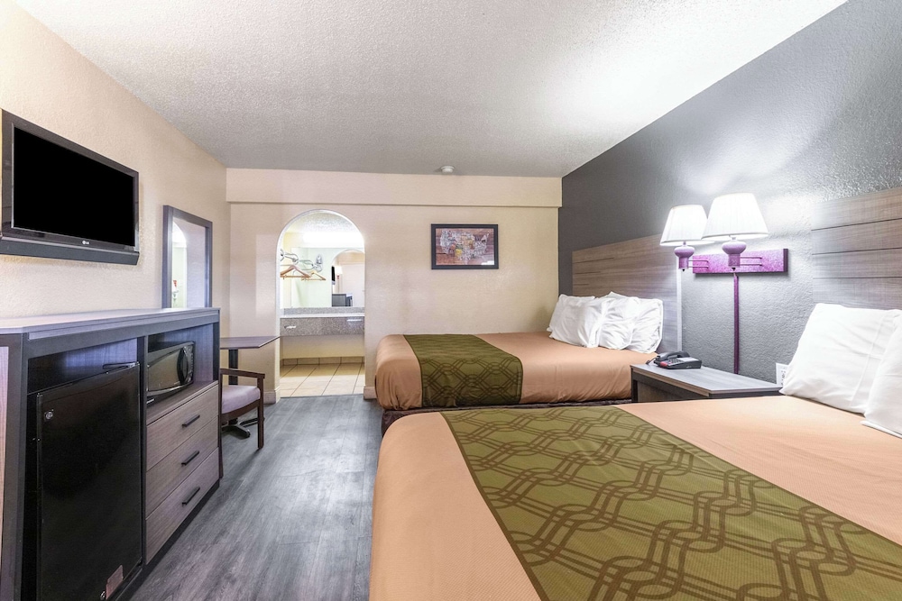 Standard Double Room, 2 Double Beds, Smoking - Photo 4
