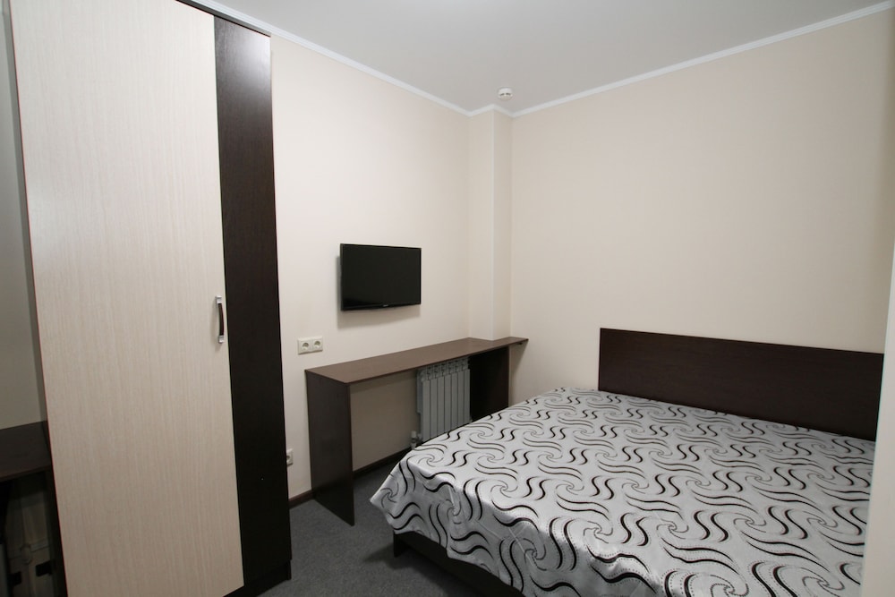 Economy Double Room, No Windows photo 2
