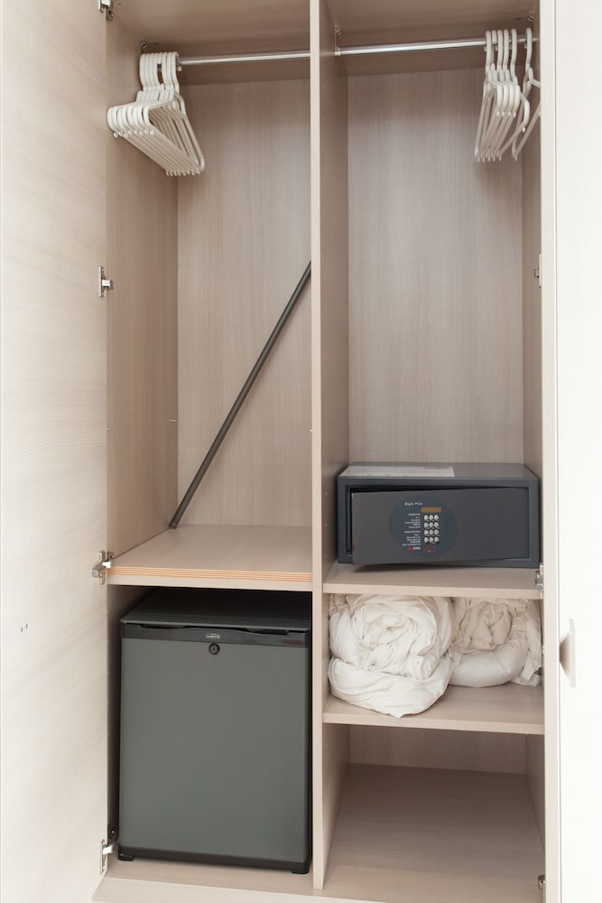 Single Room - Photo 6