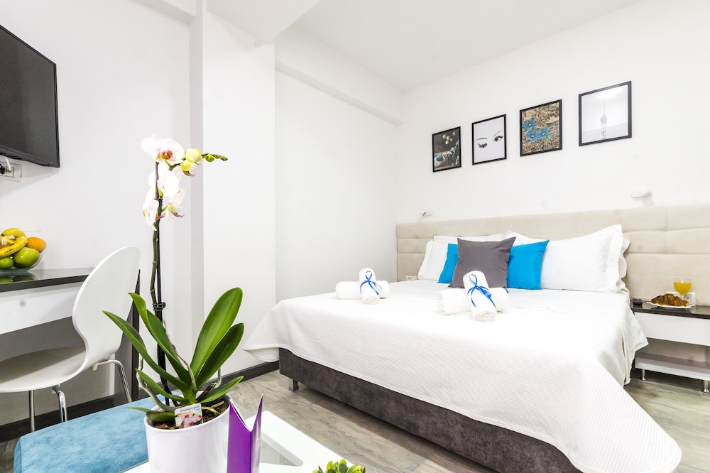 Studio Apartment City view photo 1