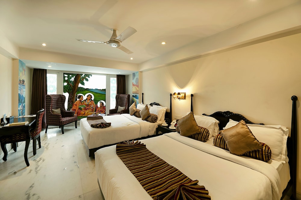 Deluxe Suite, 2 Queen Beds - Photo 2