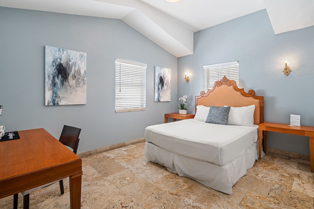 Queen Room - Impala Building (Self Check-in)