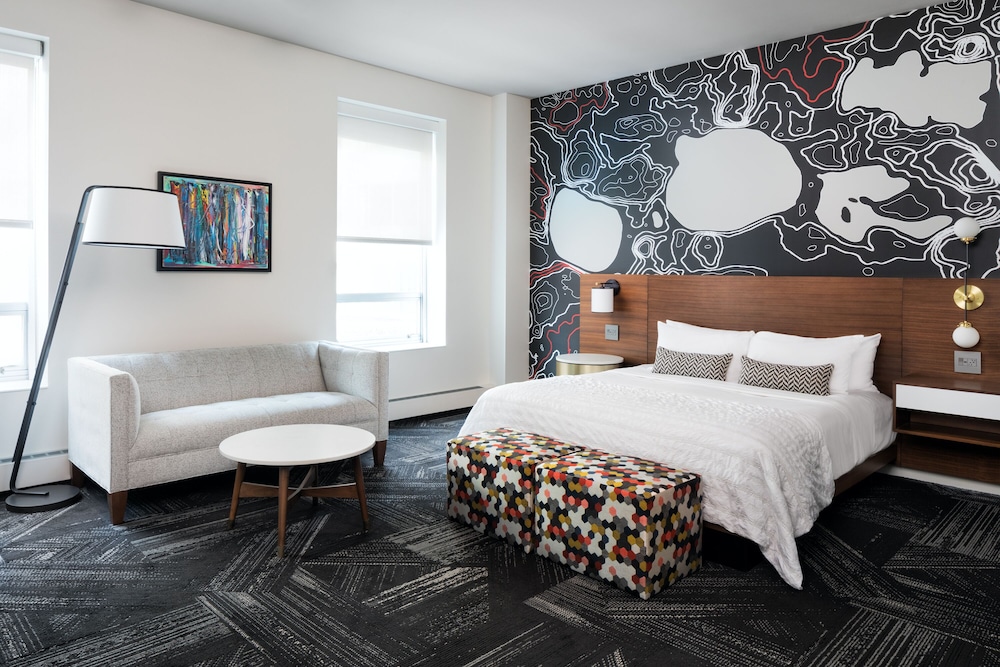 Deluxe Room, 1 King Bed - Photo 1