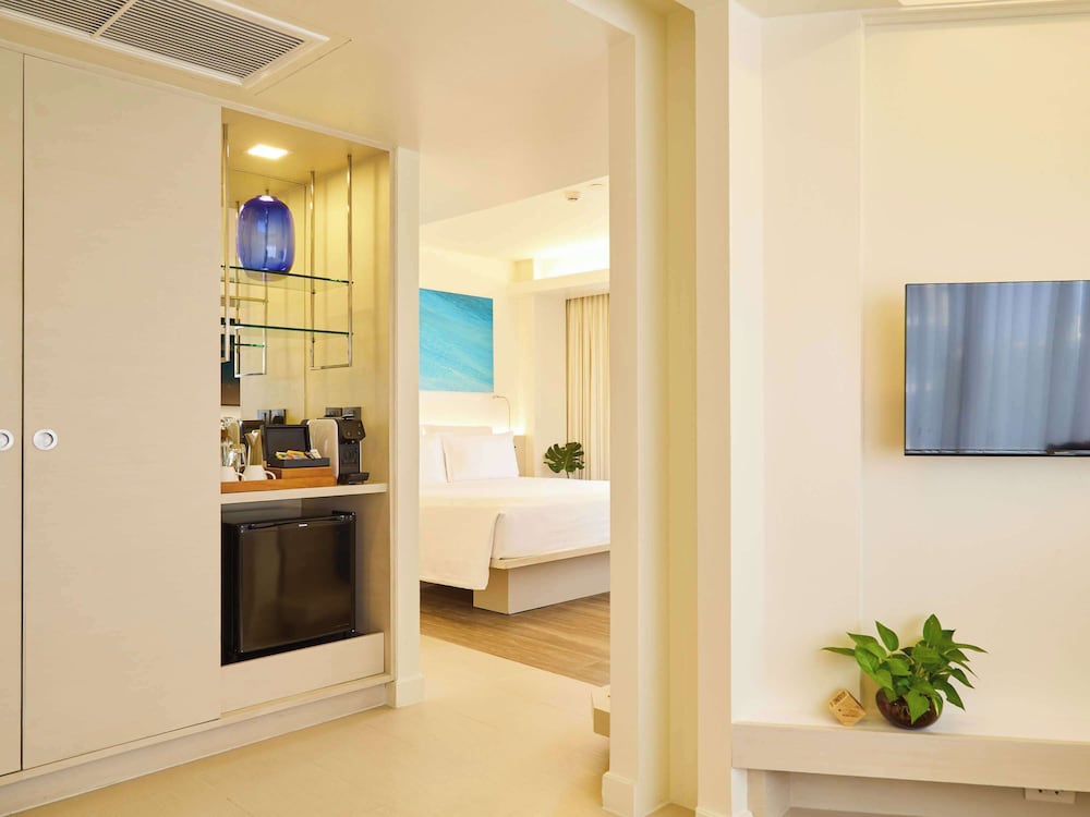 Family Room (1 King size bed and 1 Bunk bed)