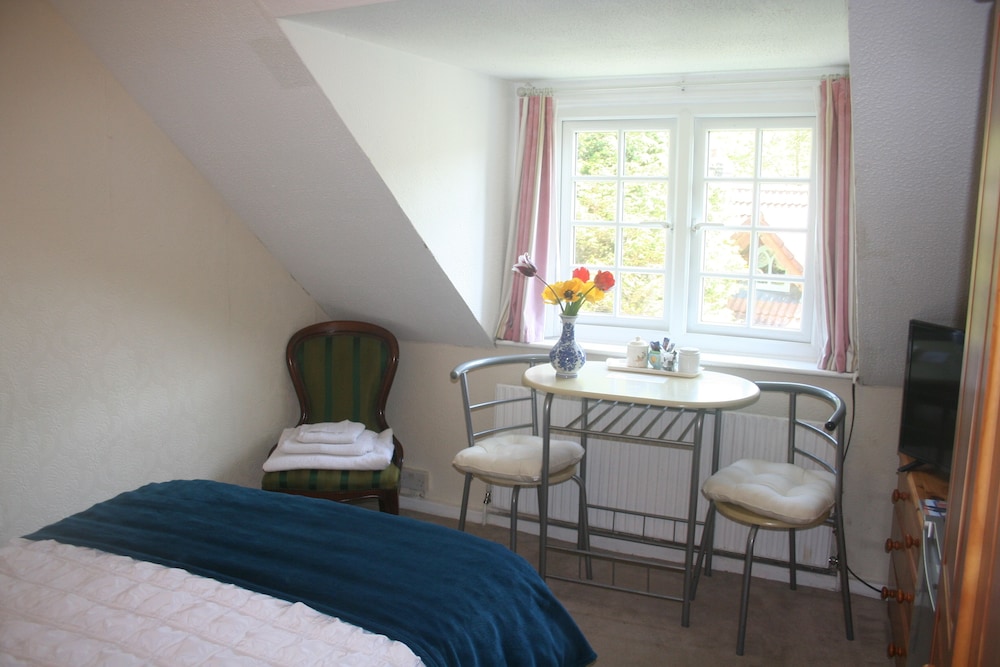 Economy Double Room, 1 Double Bed, Non Smoking, Mountain View photo 3