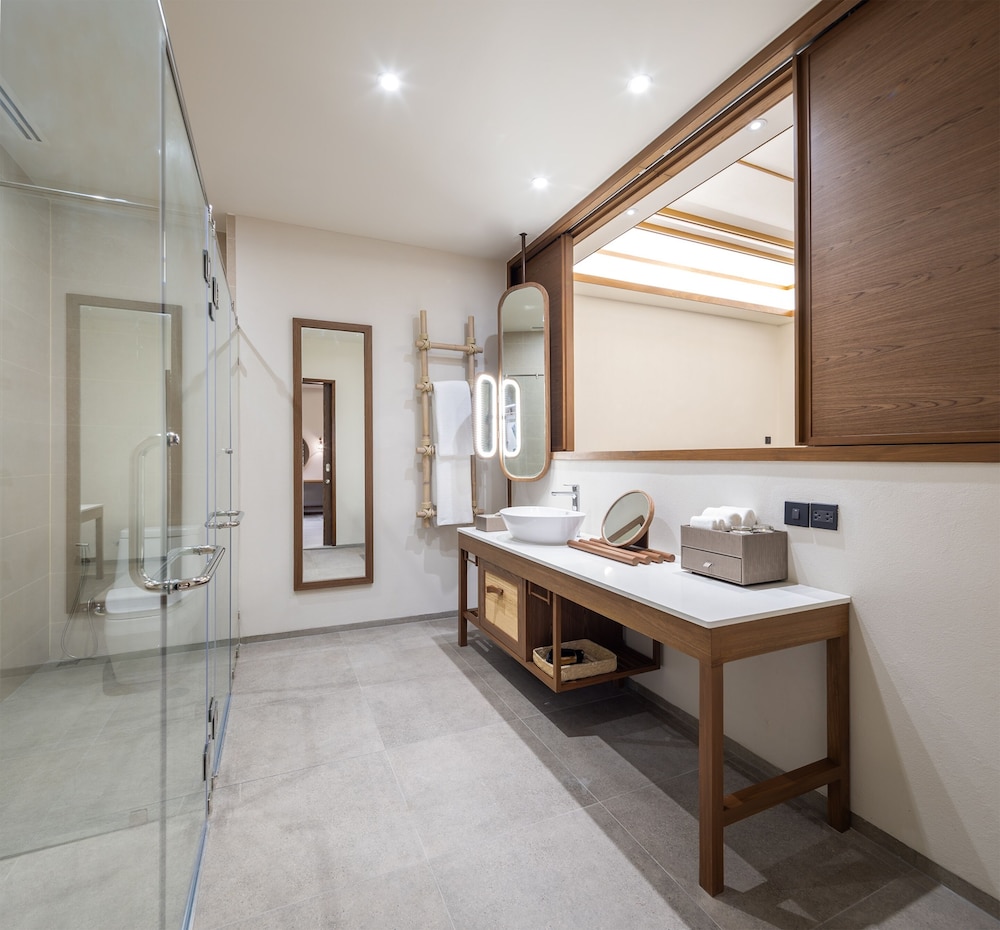 Ocean View Suite - Photo 8