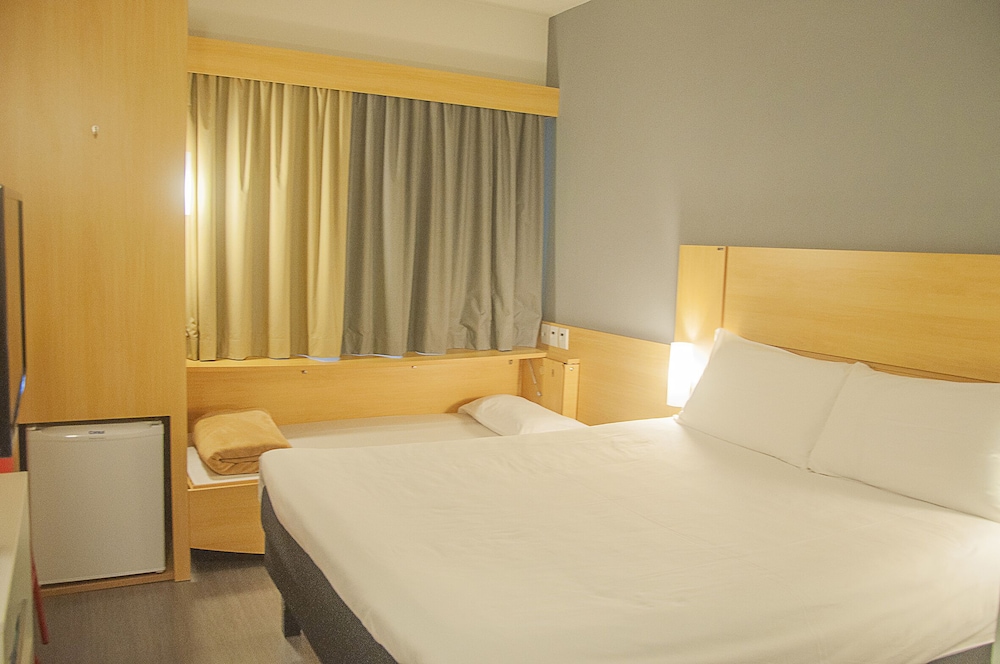 Standard Room, Multiple Beds photo 3