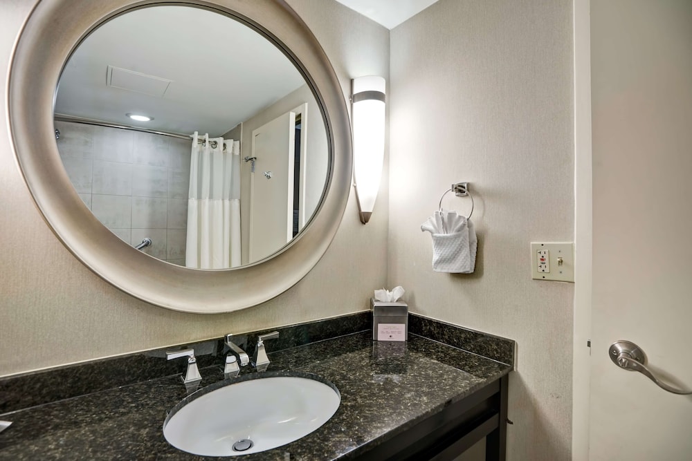 Deluxe Room, 1 King Bed, City View - Photo 6