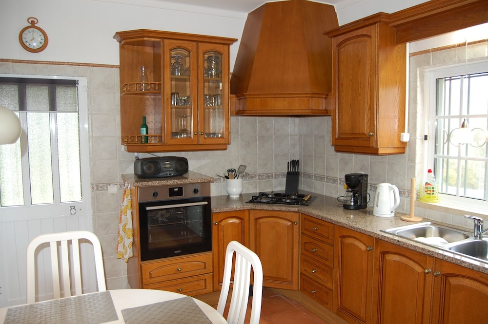 Charming 3-bedroom Villa With Wifi and Central Heating in Beautiful Santa Bárbar, 写真 19