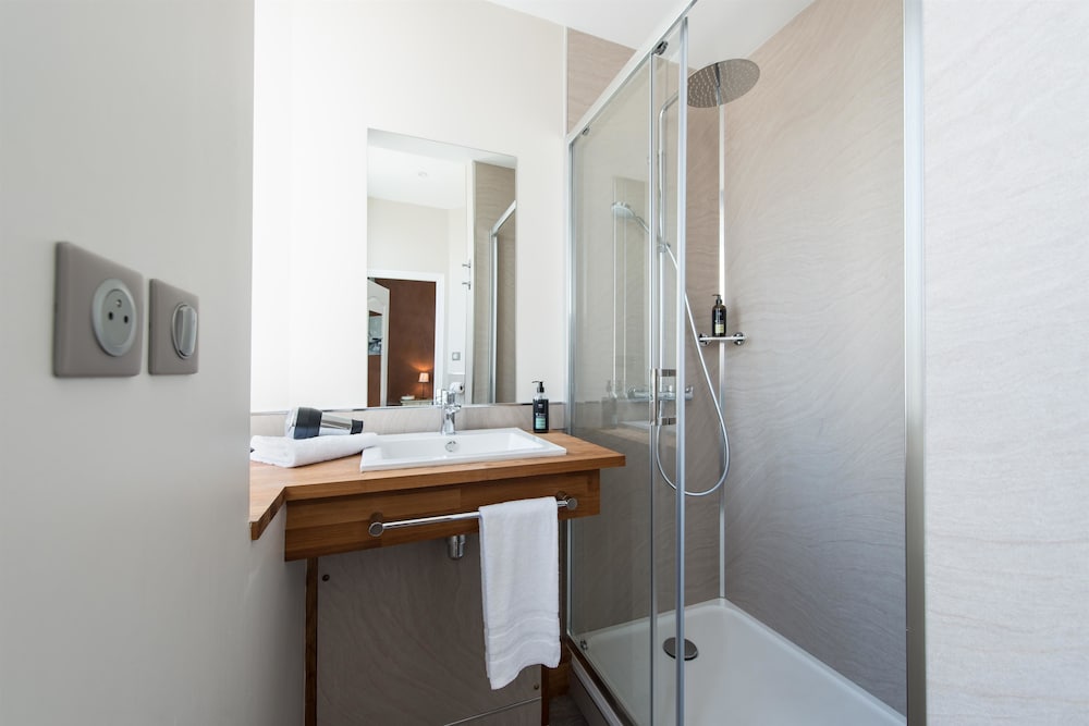 Classic Room, 1 Double Bed, Non Smoking, City View - Photo 6