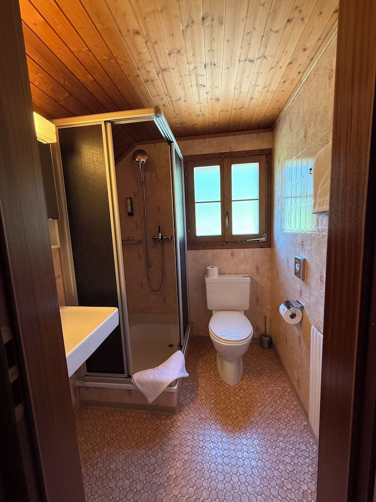 Basic Single Room, Ensuite, Lake View photo 3