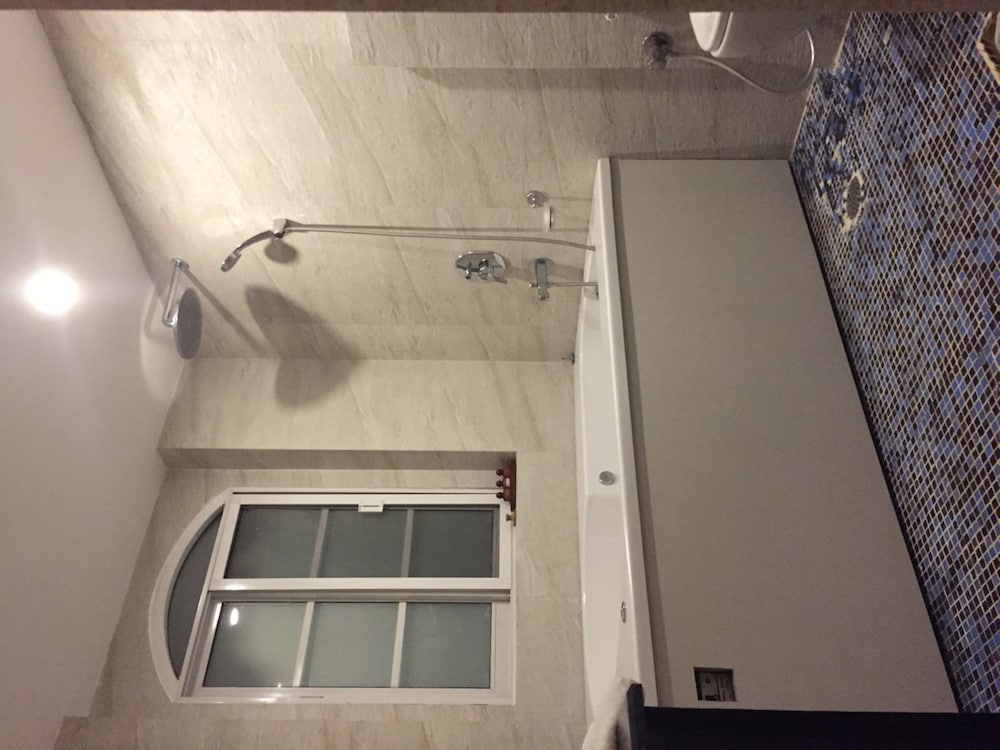 Honeymoon Suite photo 2