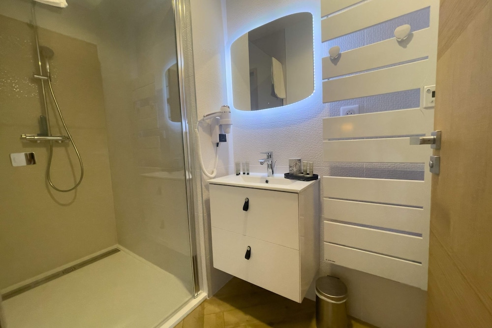 Deluxe Apartment, Balcony, Partial Sea View (Un balcon sur la mer) - Photo 6