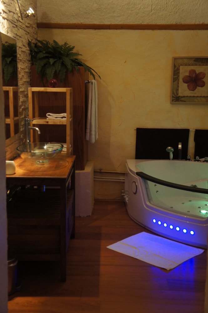 Deluxe Suite photo 3