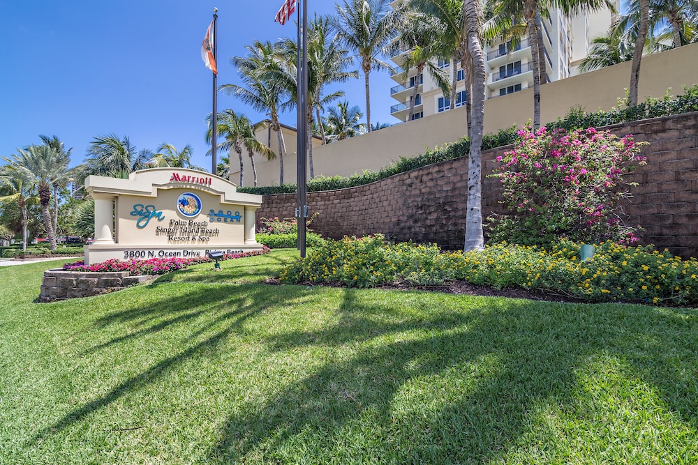 2 Bedroom Condominium, 1 King, 2 double beds, Dining Table for 6, Premium Sofa bed, Ocean view, 1808 photo 2